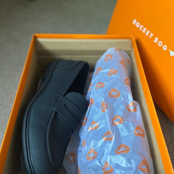 Rocket Dog black slip ons.  Brand new - Picture 4 of 5